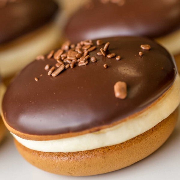 emeral bakery pastry shop corfu gluka mikra glika kok 2 600x600