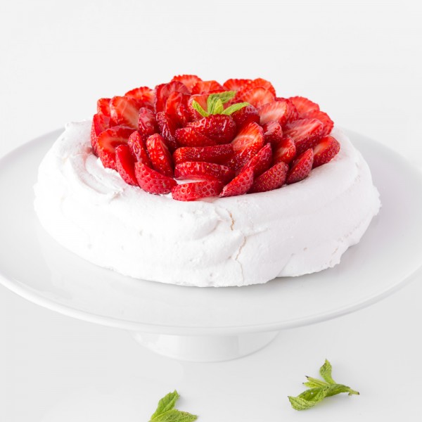 emeral bakery pastry shop corfu tourtes cakes pavlova 1 600x600