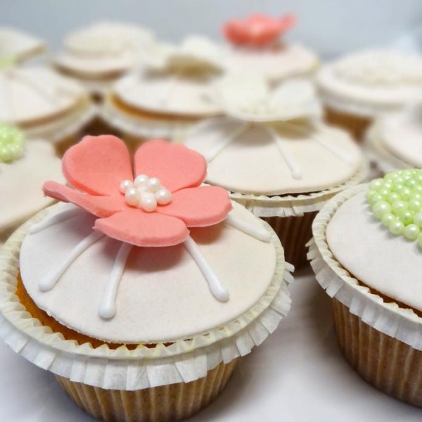 emeral-bakery-pastry-shop-corfu-gamos-baptisi-cupcakes